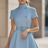 Damenkleid aus Baumwollmischung mit hohem Kragen und Gürtel – Blau