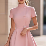 Damenkleid aus Baumwollmischung mit hohem Kragen und Gürtel – Rosa