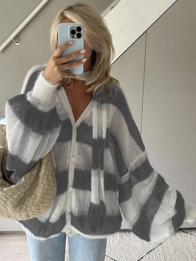 Gemütlicher gestreifter Strickcardigan