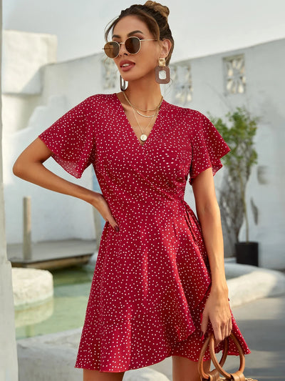 Rotes Wickelkleid mit Punkten – Sommerliches Kurzkleid mit Volants
