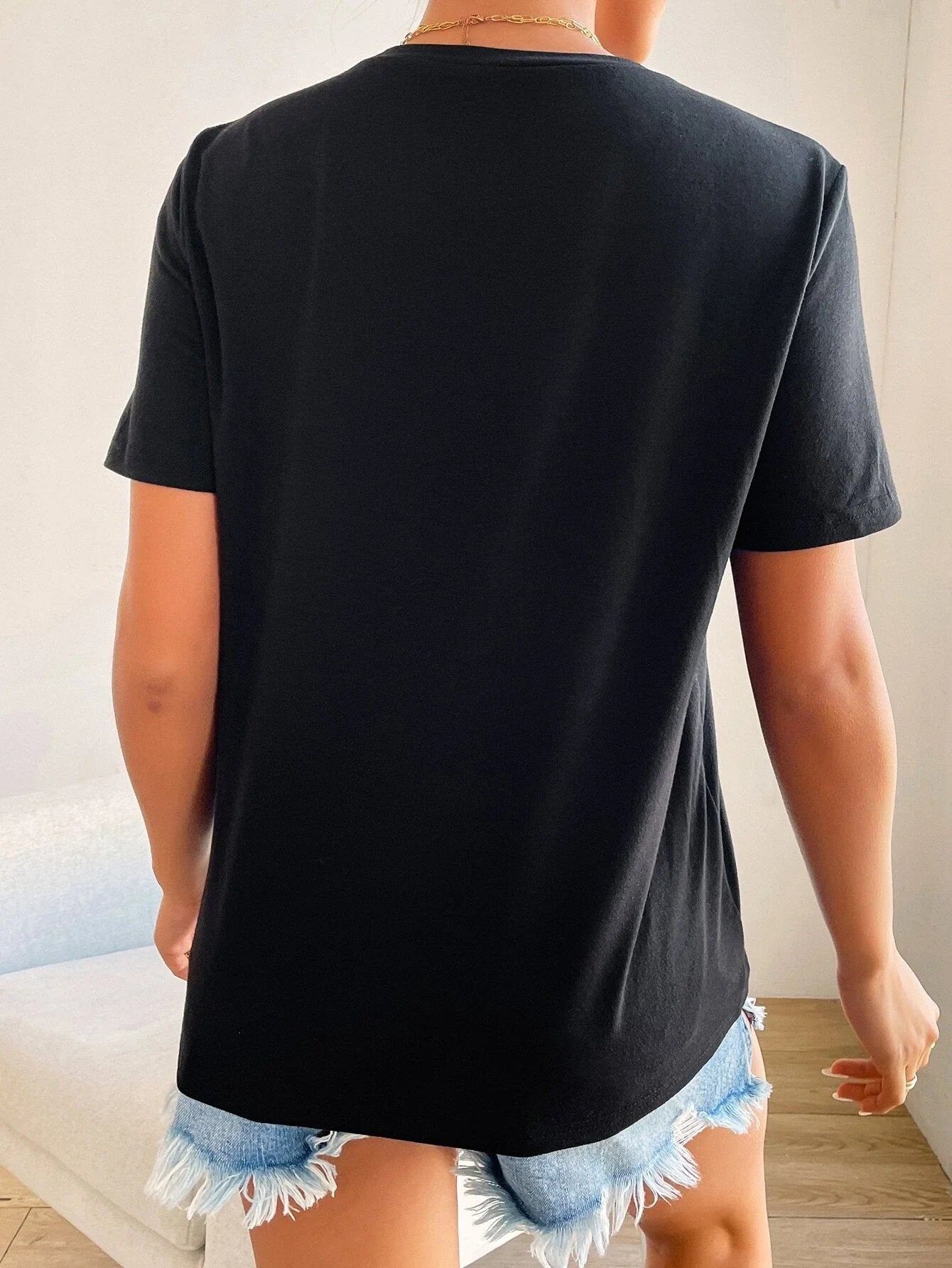 Basic Damen T-Shirt mit Herz-Detail – Minimalistisch, Casual & Kombinationsstark