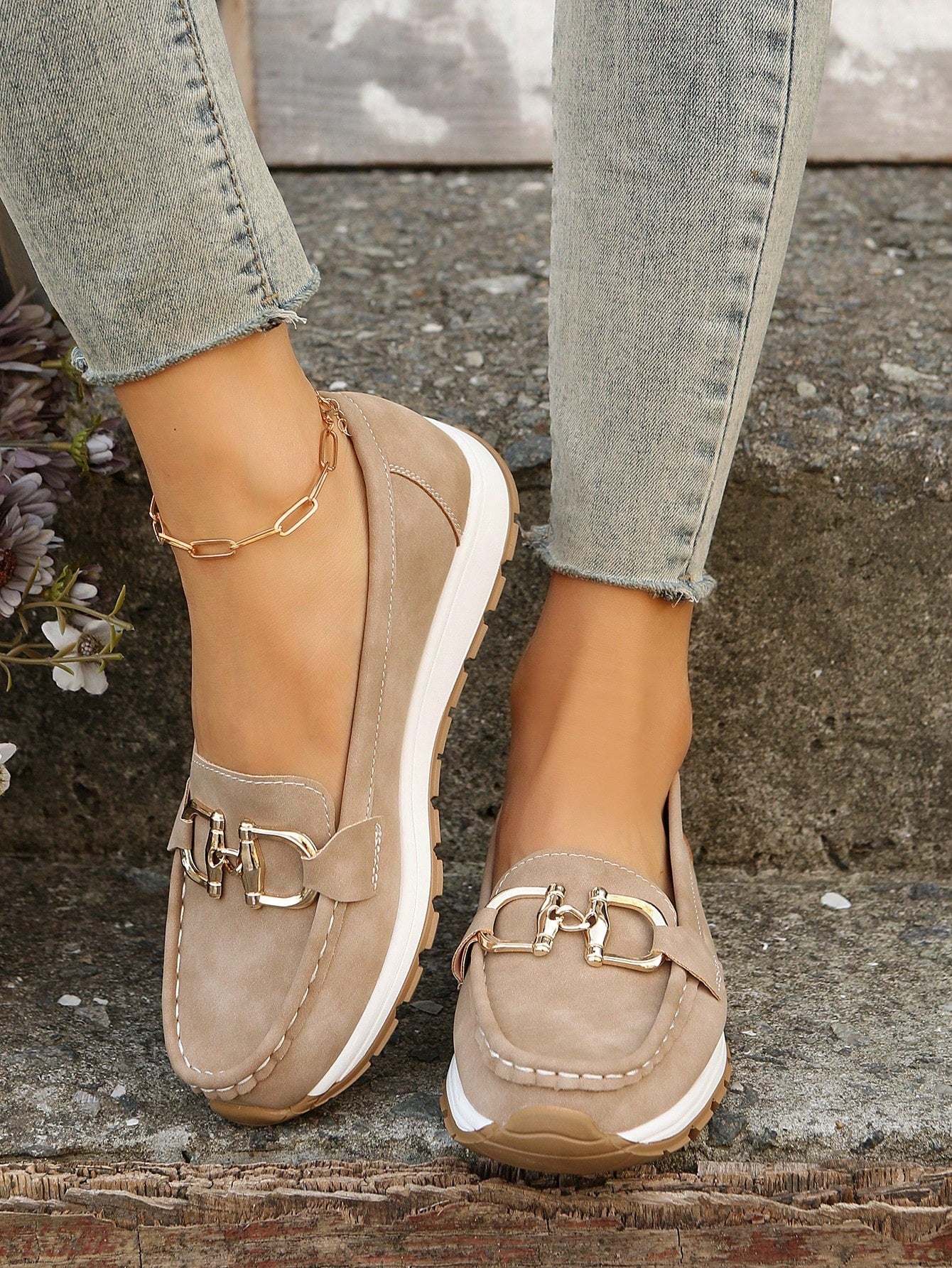Bequeme Damen-Loafers mit elegantem Metallakzent