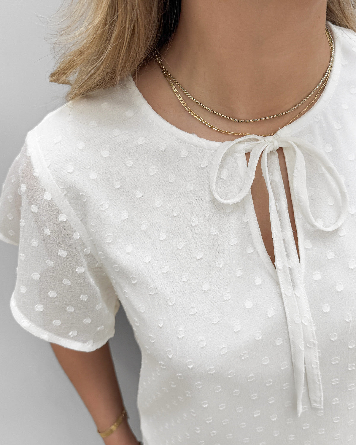 VALE Viedee Snow White C/S V-Neck Top