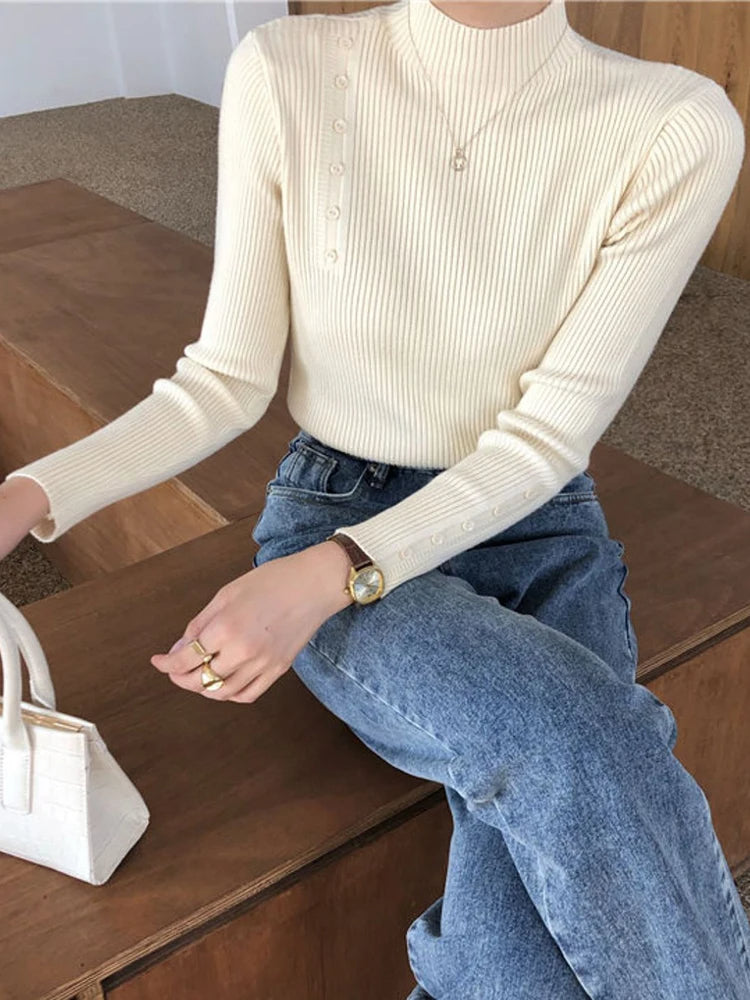 Anneliese® | Eleganter Pullover mit Zierknöpfen und Stehkragen