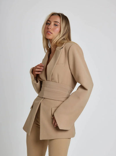 Ynessa | Stylischer Blazer für eine perfekte Taille!