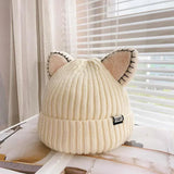 Gestrickte Wintermütze mit Katzenohren von PurrWarm – Beige