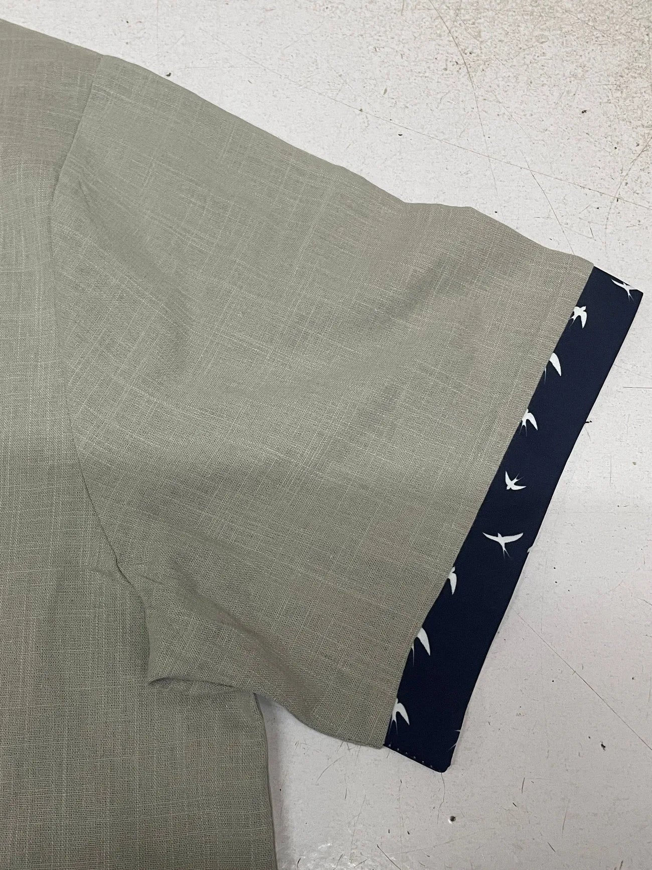 Trofim – Elegantes Niedliches Hemd Mit Vogel Drucken