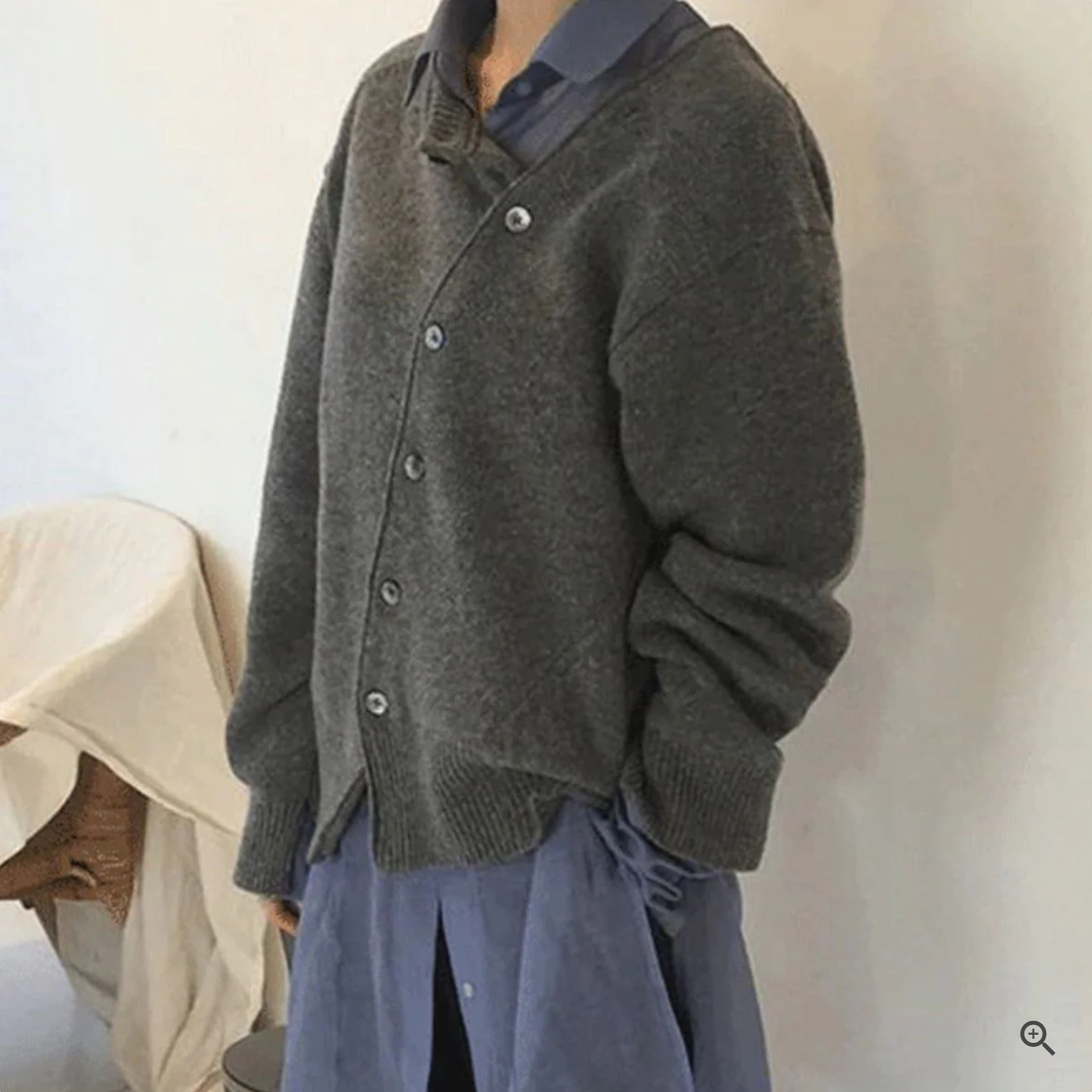 Angelana™ - Asymmetrischer Cardigan mit einzigartigen Knöpfen