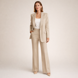 Lena | Damenanzug mit Schlaghose und Knöpfen – Beige