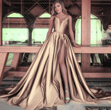 Elegantes Maxikleid mit tiefem V-Ausschnitt und hohem Schlitz für Damen – perfekt für Hochzeiten und andere festliche Anlässe – Gold