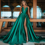Elegantes Maxikleid mit tiefem V-Ausschnitt und hohem Schlitz für Damen – perfekt für Hochzeiten und andere festliche Anlässe – Grün