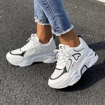 Stilvolle Sneaker mit Herzmuster auf Plateau-Sohle für Damen| Ideal für Outdoor-Aktivitäten
