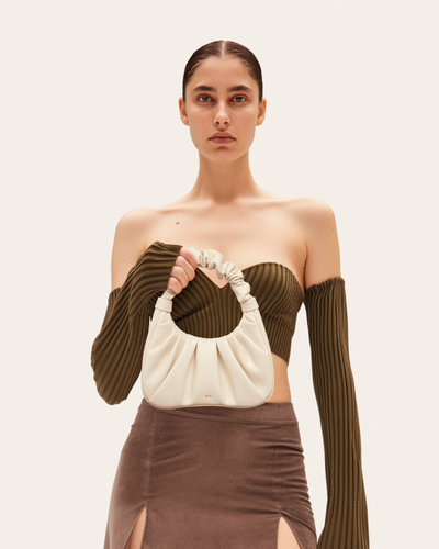 Schultertasche aus veganem Leder in Elfenbein