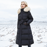 Karin | Damen Schicker Steppmantel mit Gürtel und Kapuze – Schwarz mit Beigefarbenem Kragenfutter