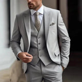 3-teiliger Herrenanzug – Sakko, Weste, Hose, eleganter, formeller, maßgeschneiderter Stil – Grau