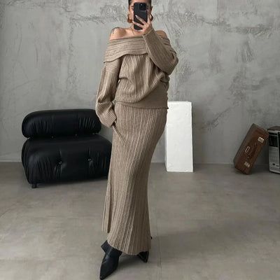 Elegantes Outfit mit schulterfreiem Pullover und eng anliegendem Strickrock, perfekt für einen raffinierten und femininen Look
