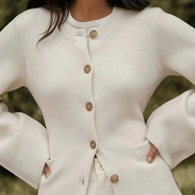 Sandy – Eleganter Damen-Cardigan mit Knopfleiste