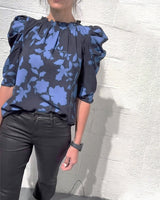 Nina | Modische Damen Bluse modern mit Rüschen & Puffärmel – Blau