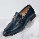 Herren Blaue Leder Loafer Mit Metallakzent – Elegante Slipper Schuhe – Marine blau