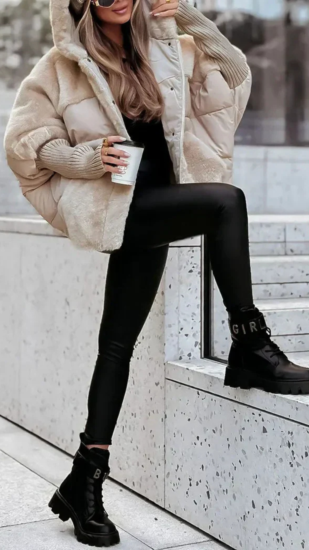 Anika - Oversize Daunenjacke mit Kapuze aus Kunstpelz für Frauen