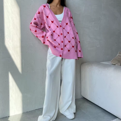 Mariele – Verspielte Strickjacke mit Herzmuster