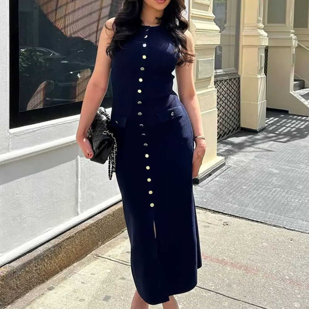 Gretchen – Figurbetontes Strickkleid mit Knopfleiste