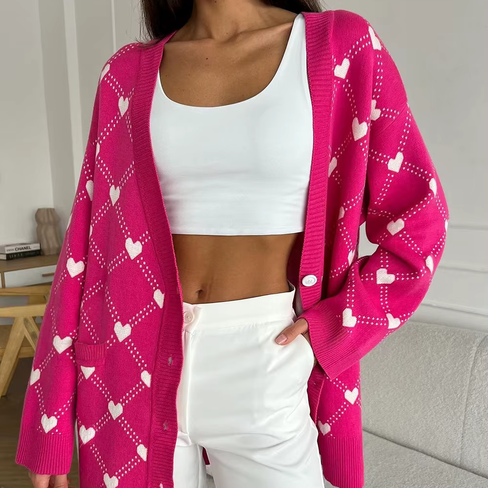 Mariele – Verspielte Strickjacke mit Herzmuster