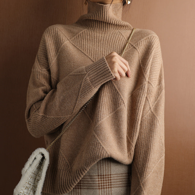 Amalia – Eleganter Rollkragenpullover mit Rautenstruktur