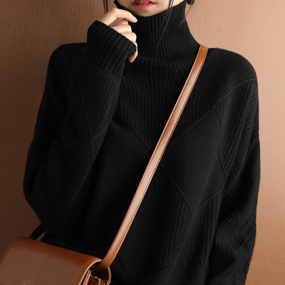 Amalia – Eleganter Rollkragenpullover mit Rautenstruktur