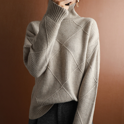 Amalia – Eleganter Rollkragenpullover mit Rautenstruktur