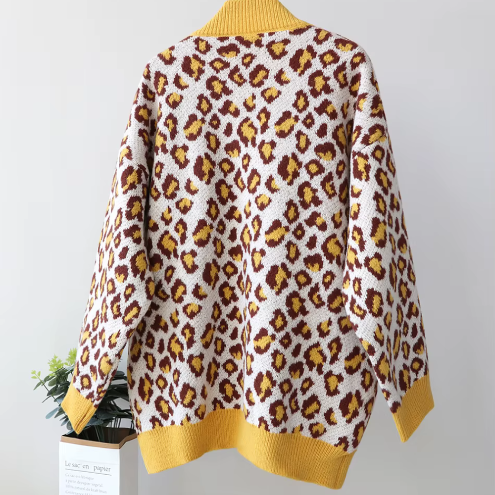 Brunhilde - Oversize-Strickjacke mit buntem Leopardenmuster