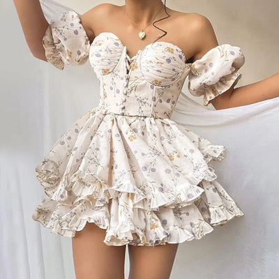 Nancy - Kleines Wickelkleid mit Blumenausschnitt