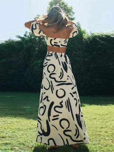 Passendes Set mit bedrucktem schulterfreiem Oberteil und Maxirock mit Ausschnitten und Taschen, perfekt für einen coolen und modischen Sommerlook