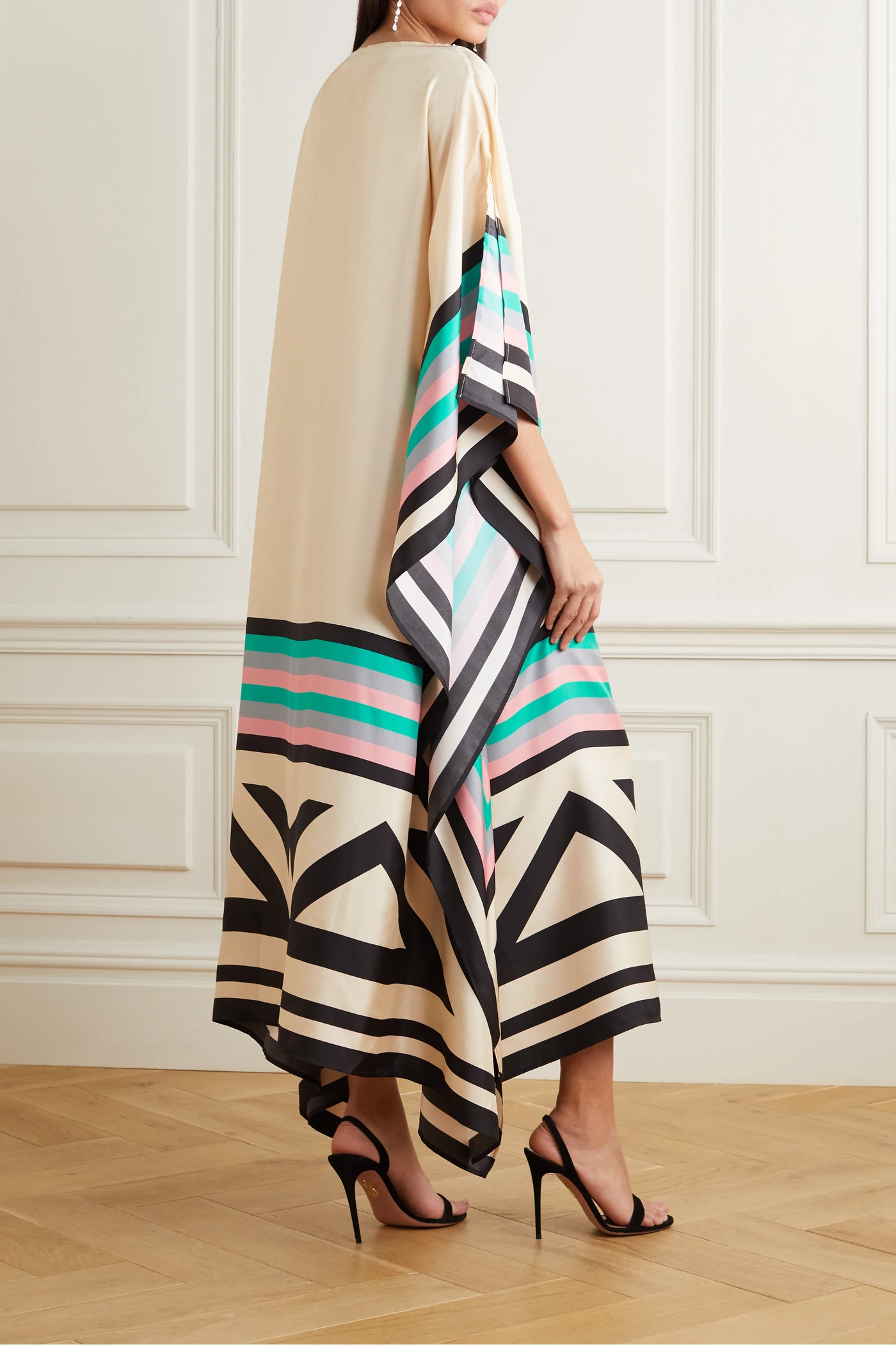 VALE | Iria – Elegant Kaftan with Geometric Pattern