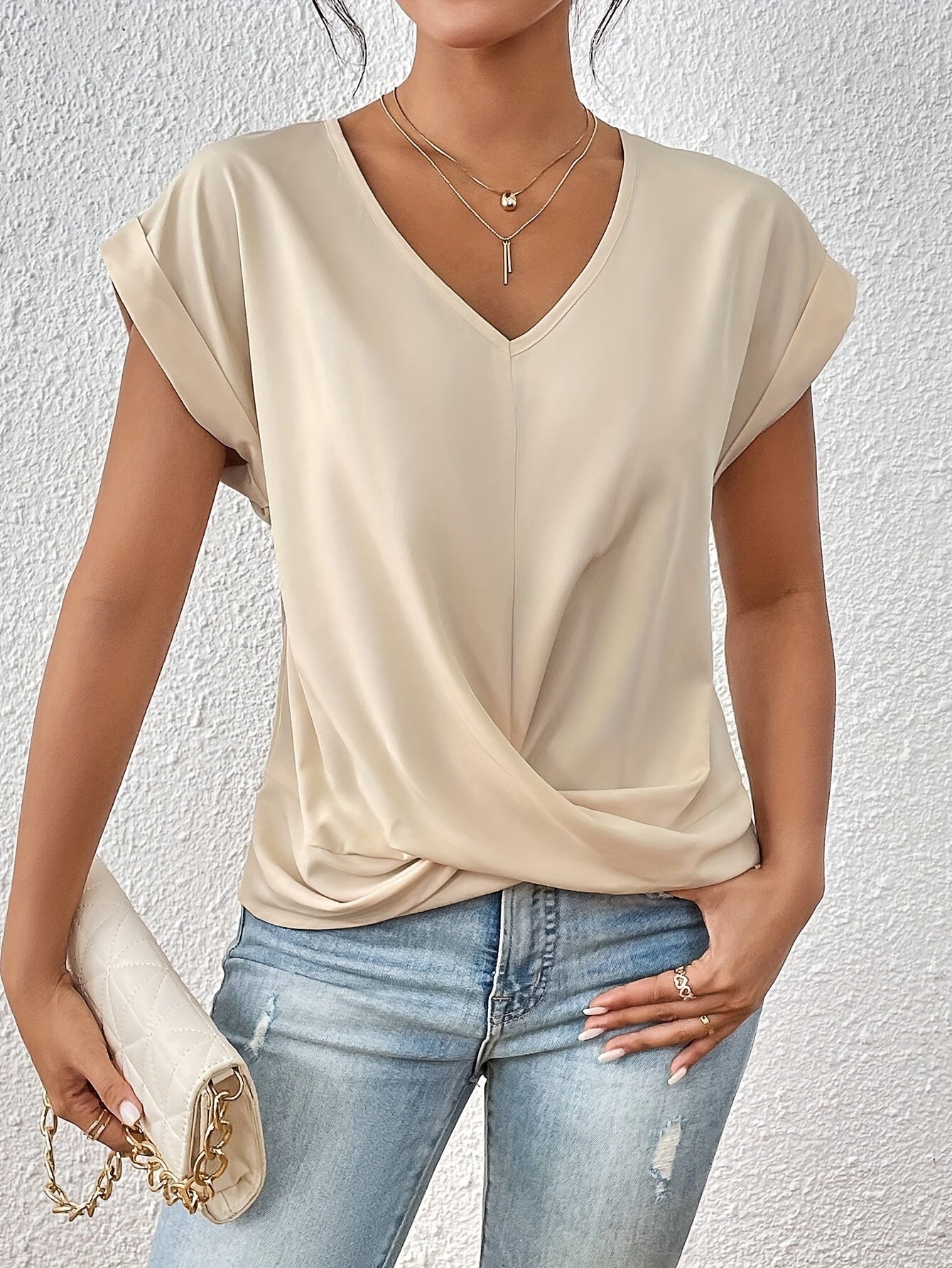 Jenna - V-Ausschnitt-Top mit Knoten-Detail - elegant und zeitlos
