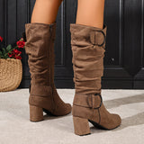 Camille | Moderne kniehohe Stiefel mit Blockabsatz und Schnallendetails – Kaffee