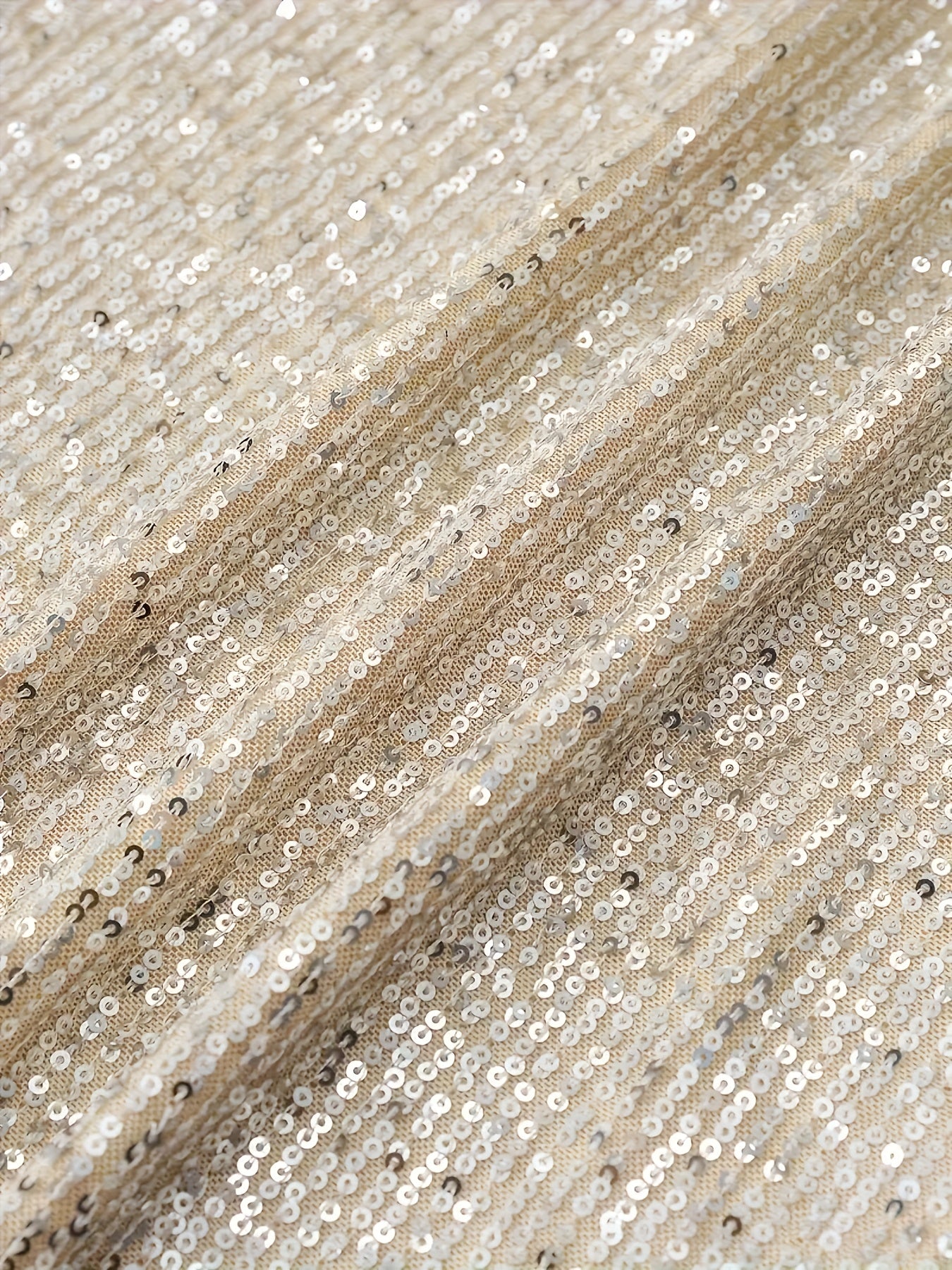 Stilvolles apricotfarbenes Pailletten-Kleid mit V-Ausschnitt und langen Ärmeln für Damen | Ideal für den Sommer