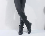 Brooke | Elegante kniehohe Reitstiefel mit goldenen Schnallen – Schwarz