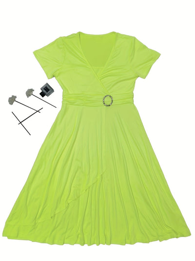 Stilvolles Baumwollkleid mit schmaler Passform, asymmetrischem Saum und Bindegürtel für Damen | Ideal für den Sommer