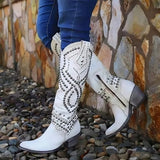 Eloise | Markante kniehohe Westernstiefel mit Nieten und Blockabsatz – Weiß