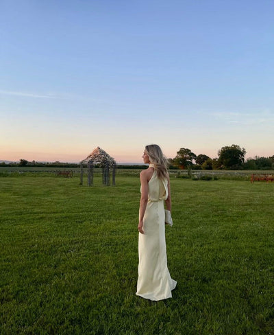 Elegant Maxikleid mit Neckholder & Raffungen