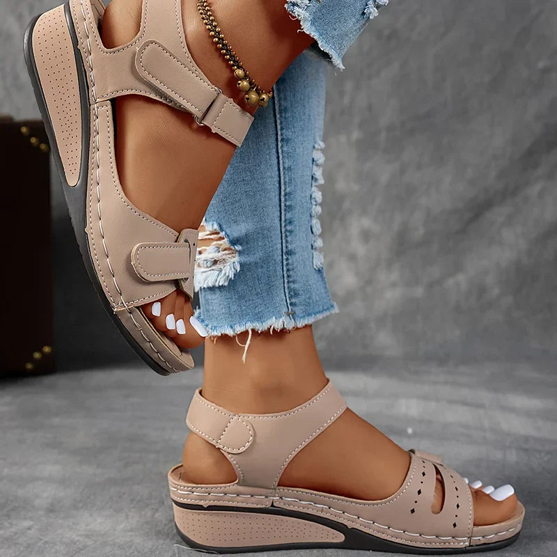 Genelia – Stilvolle orthopädische Sandalen