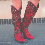 Eloise | Markante kniehohe Westernstiefel mit Nieten und Blockabsatz – Rot