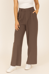 Anzughose Damen | Bundfalten & Elegante Silhouette – Braun