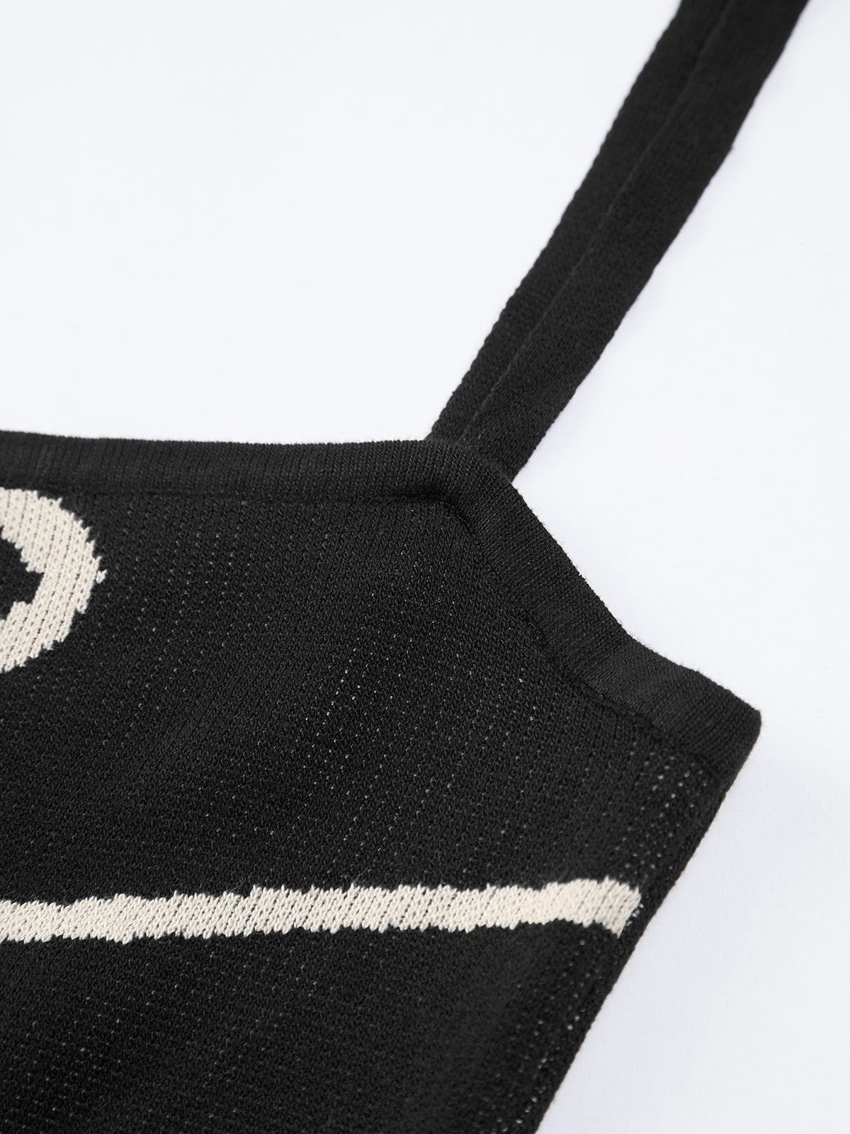 Maisie | Figurschmeichelndes Midikleid mit abstraktem Muster und zarten Spaghettiträgern