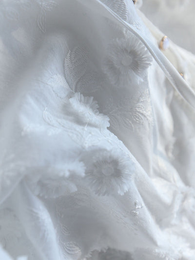 Sophie - Übergroße, halbdurchsichtige, bestickte Bluse mit Blumenmuster