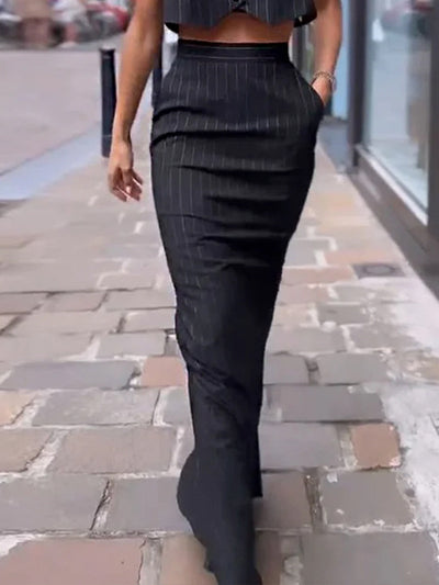 Gilda - Zweiteiliges Rockset mit Nadelstreifen und Knopfleiste