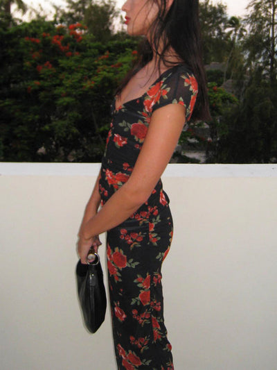 Júlia - Midikleid mit Blumenmuster und geraffter Seite