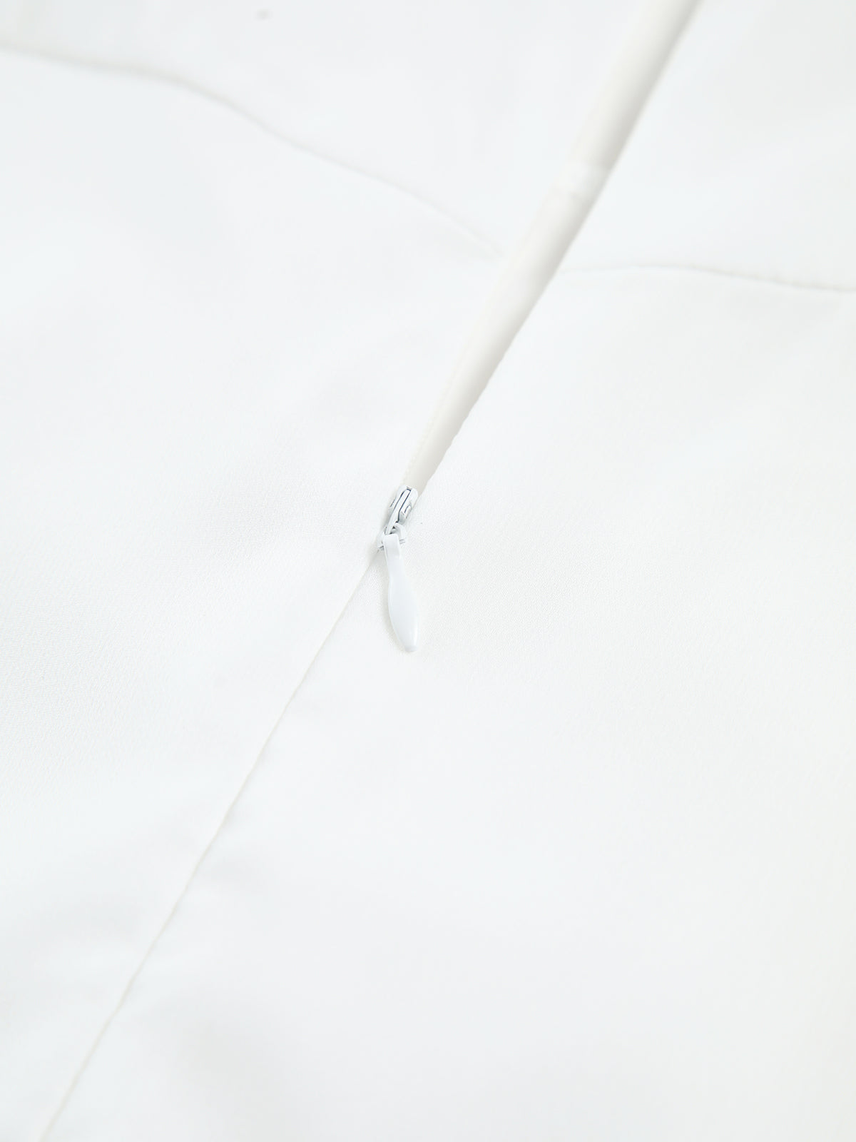 Zeitloses Quadratausschnittkleid