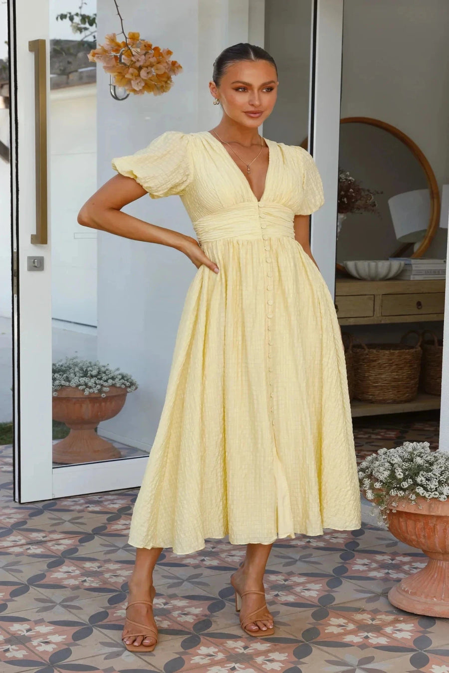 Sneja – Elegantes Knopf Kleid Mit Puffärmeln